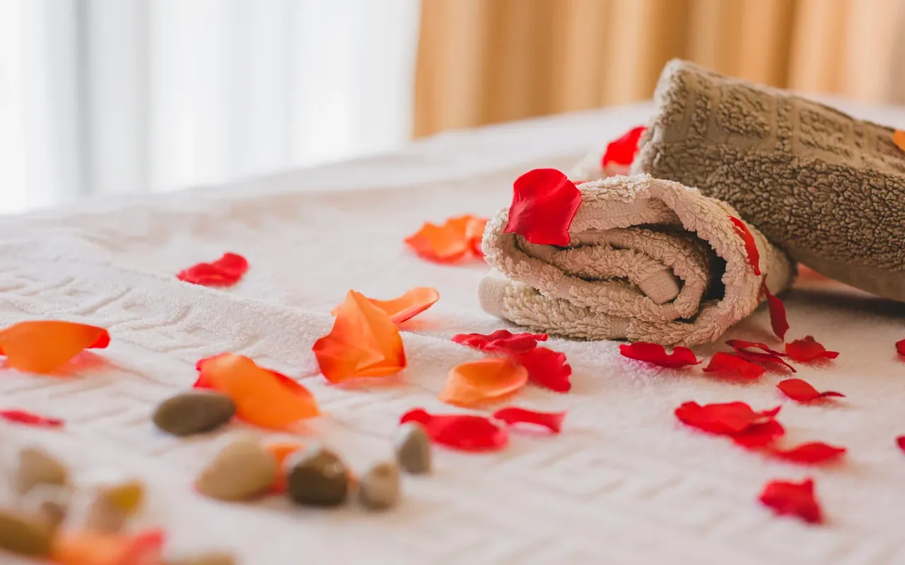 Ladies massage at Zuri Beauty Lounge
